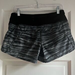 Lululemon Run Speed Up Short / Size 6 /